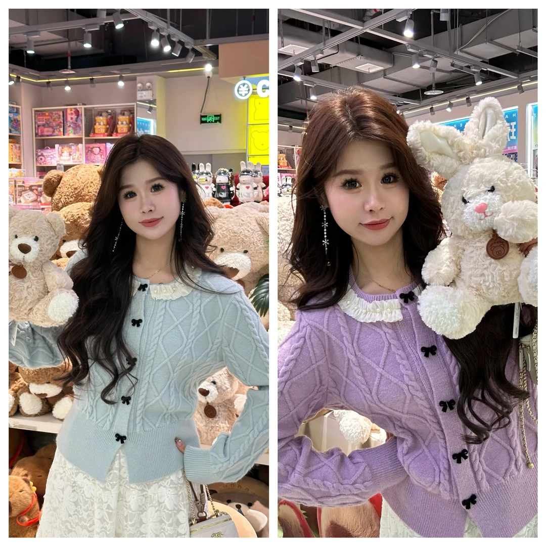 李潇洒妞妞 微胖大码miu系钉珠木耳边圆领温柔气质减龄麻花纹毛衣