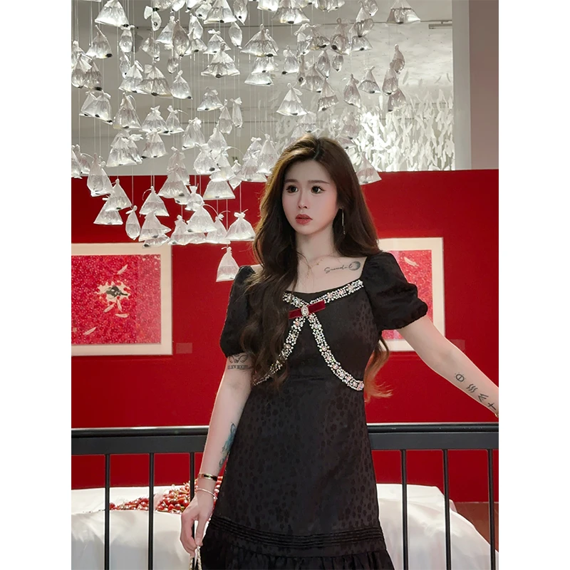 QC李潇洒妞妞【黑天鹅】微胖大码夏闪钻蝴蝶蕾丝边蓬蓬袖收腰连衣