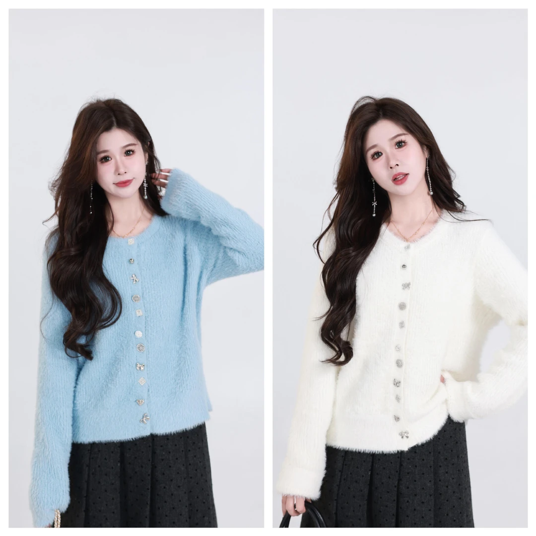 现货李潇洒 微胖大码秋冬设计感不规则扣开衫毛绒感短款圆领毛衣