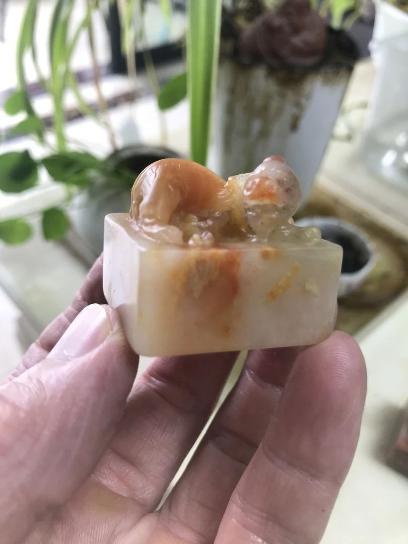 昌化石．螭虎钮章．尺寸约34/29/29mm．