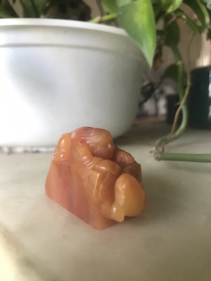 老挝杜林体．人物钮章．刘海戏金蟾．尺寸约45*19*27mm．