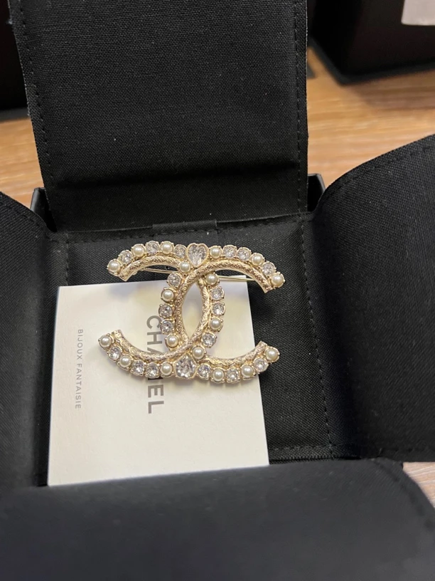 全新未使用 Chanel/香奈儿 澳海贝/满钻胸针