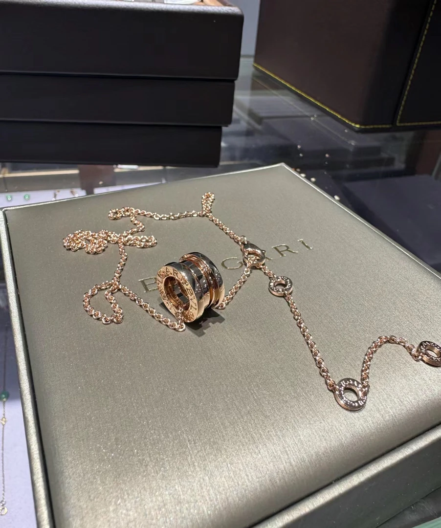 未使用 BVLGARI/宝格丽 澳海贝/宝格丽玫瑰金弹簧项链