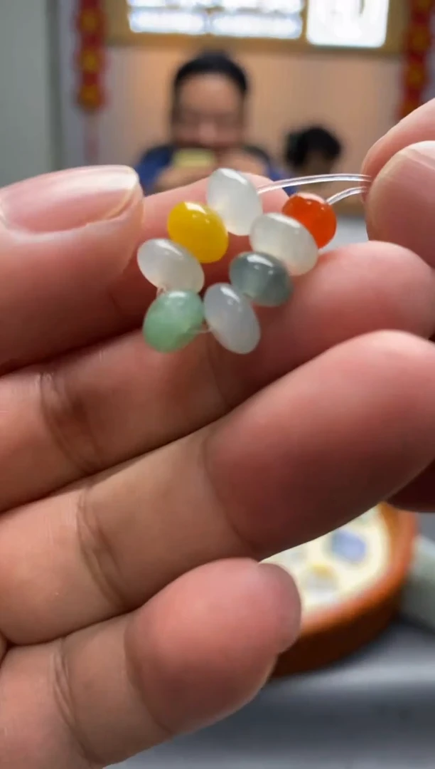 【闪购商品】翡翠颈饰未镶嵌一套珠子