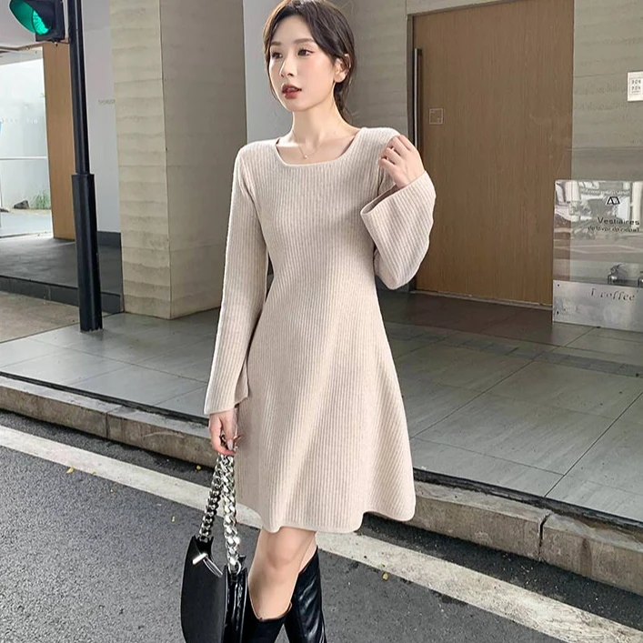 针织连衣裙秋冬新款方领法式收腰百搭显瘦高级感A字裙内搭打底裙