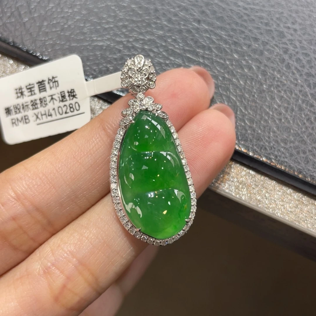 翡翠颈饰18K金镶嵌天然缅甸翡翠