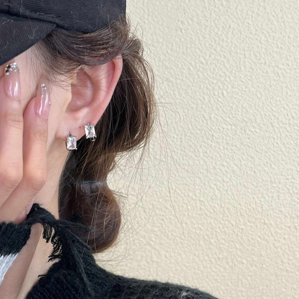 铜合金耳饰 超闪方形锆石圈圈耳扣女小众设计感高级耳环ins气质