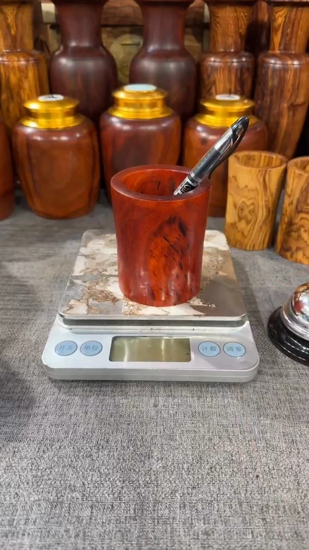 【闪购商品】紫檀根雕笔筒