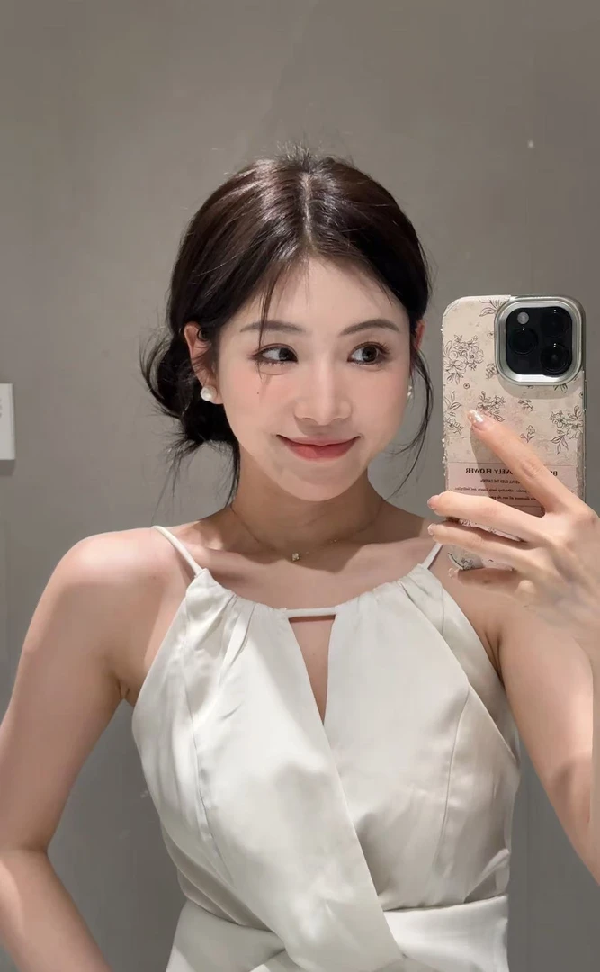 【珍珠耳钉】经典冷光澳白人造澳白珍珠正圆强光925银耳钉