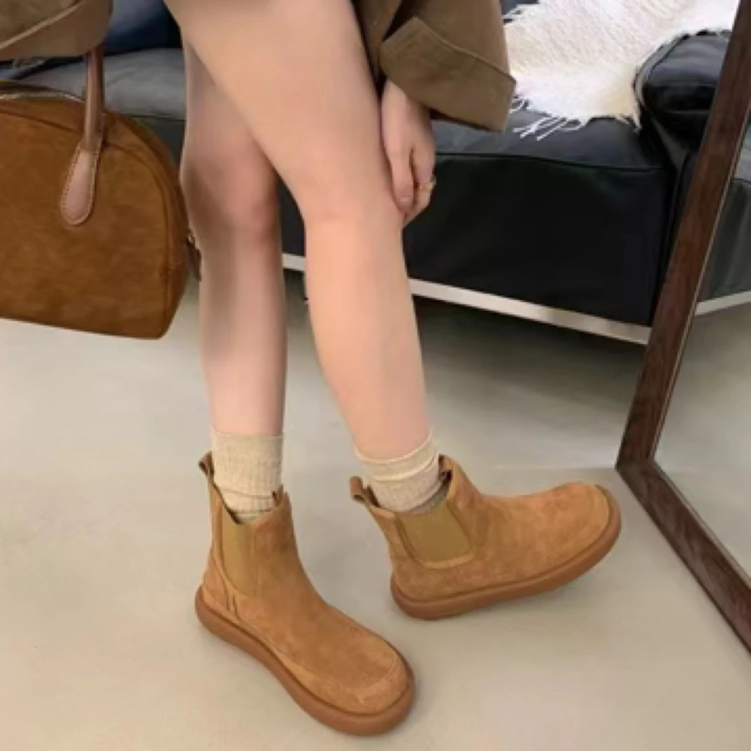 Y934-1韩版秋冬新款百搭圆头磨砂复古风软底英伦风马丁靴休闲时尚