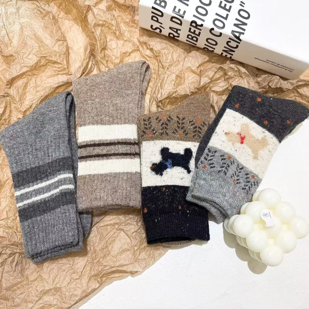 女士冬季厚款绵羊毛卡通小猫小狗中筒袜四双装