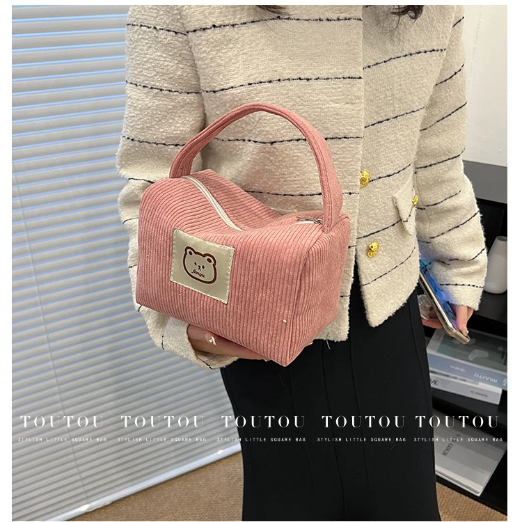 时尚设计潮流手提包收纳新款时尚简约韩版包女化妆包百搭便携学生