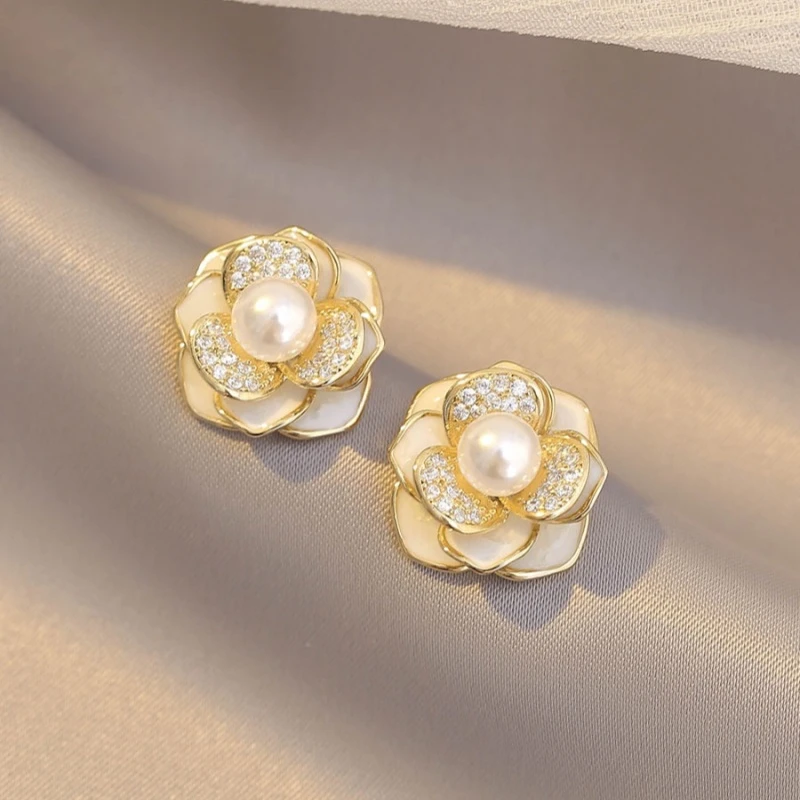 铜合金耳饰 时尚山茶花珠珠耳钉气质耳环小众设计耳饰E195