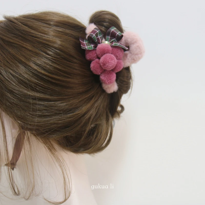 毛绒抓夹小葡萄蝴蝶结秋冬新款粉色简约百搭鲨鱼夹半扎发手工头饰
