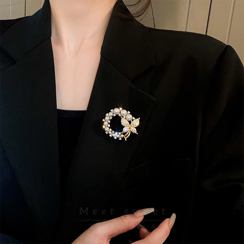 合金仿珍珠胸针 “贝珠蝴蝶胸针”高档精致胸花别针设计感
