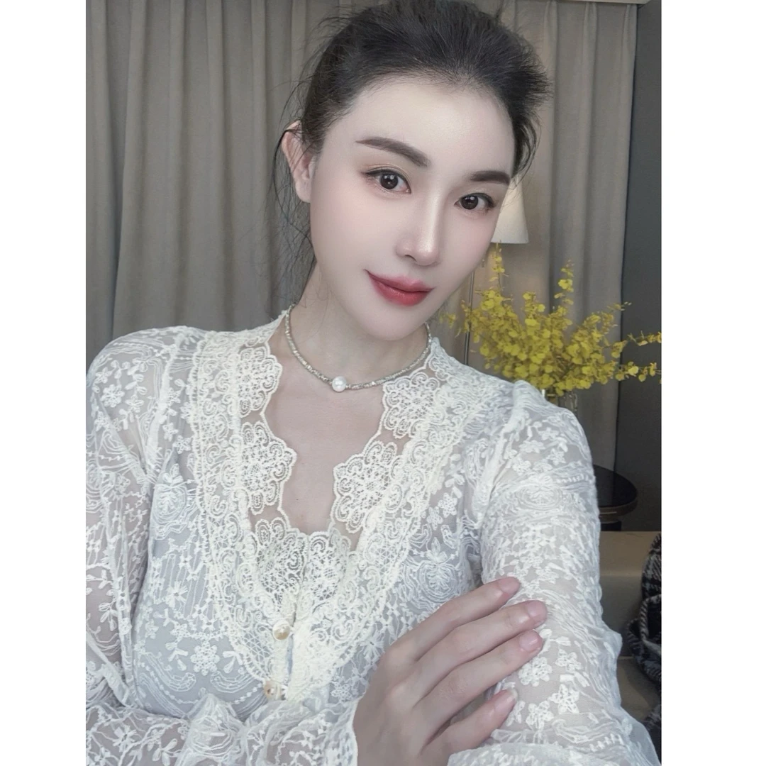 法式衬衫女秋季新款v领气质蕾丝提花上衣洋气打底衬衣