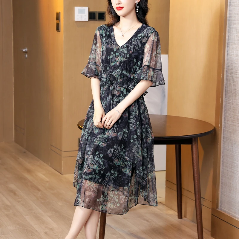 7688#时尚连衣裙夏季2025新款法式V领收腰显瘦裙高端复古碎花裙
