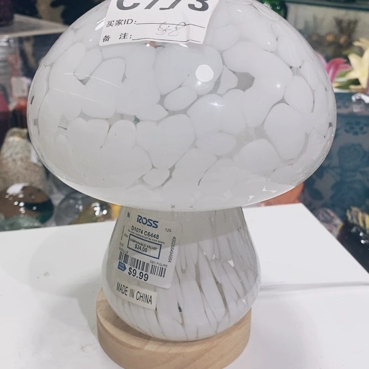 花瓶高19厘米宽17厘米