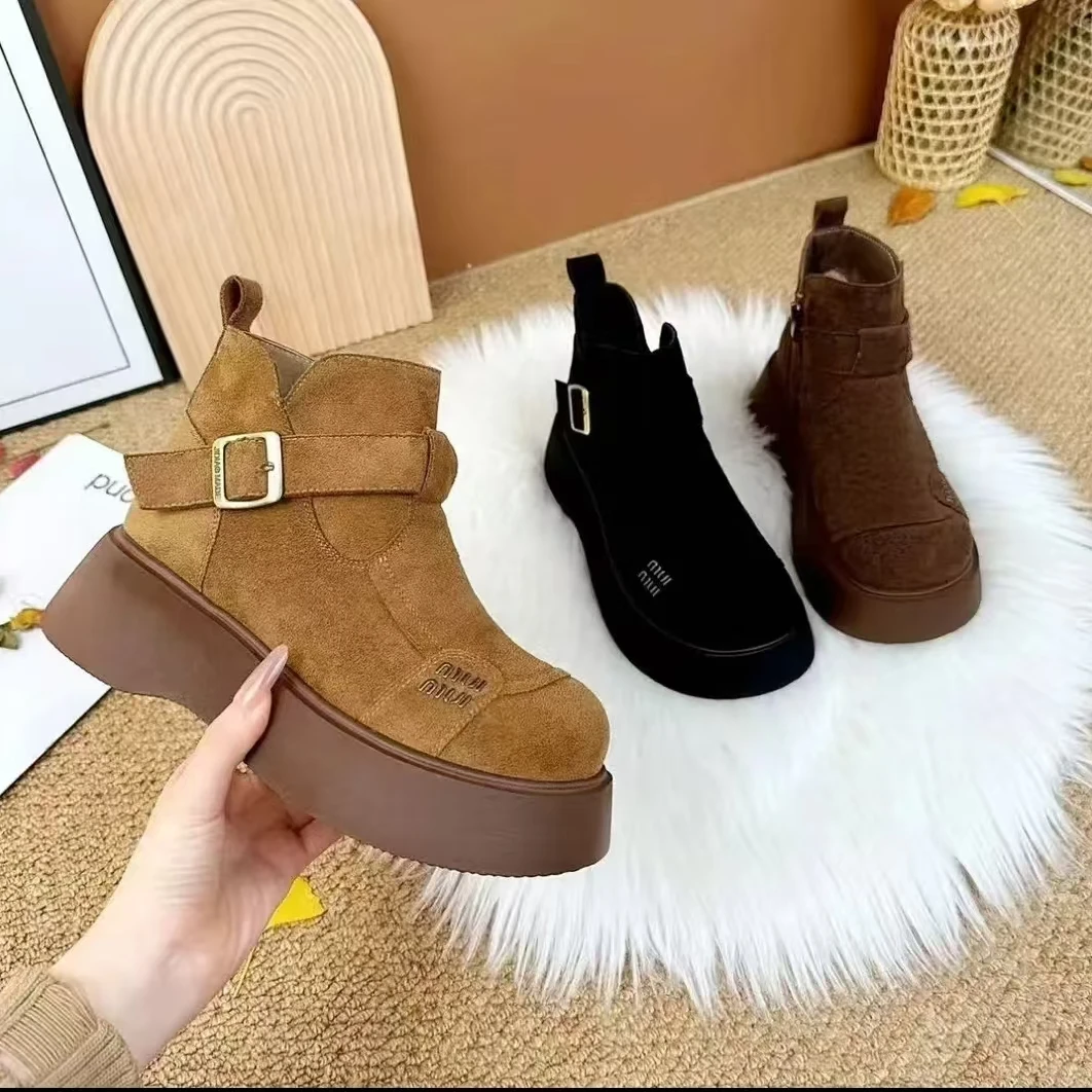 雪地靴女款爆款2024厚底保暖时尚简约短靴网红翻毛软底勃肯棉鞋