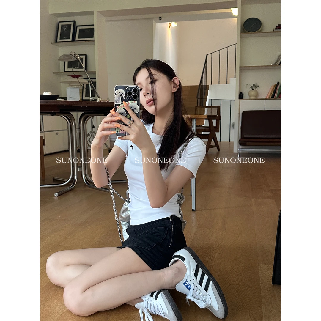 SUNONEONE圆领刺绣白色T恤女春薄款修身显瘦印花短袖上衣HT11331
