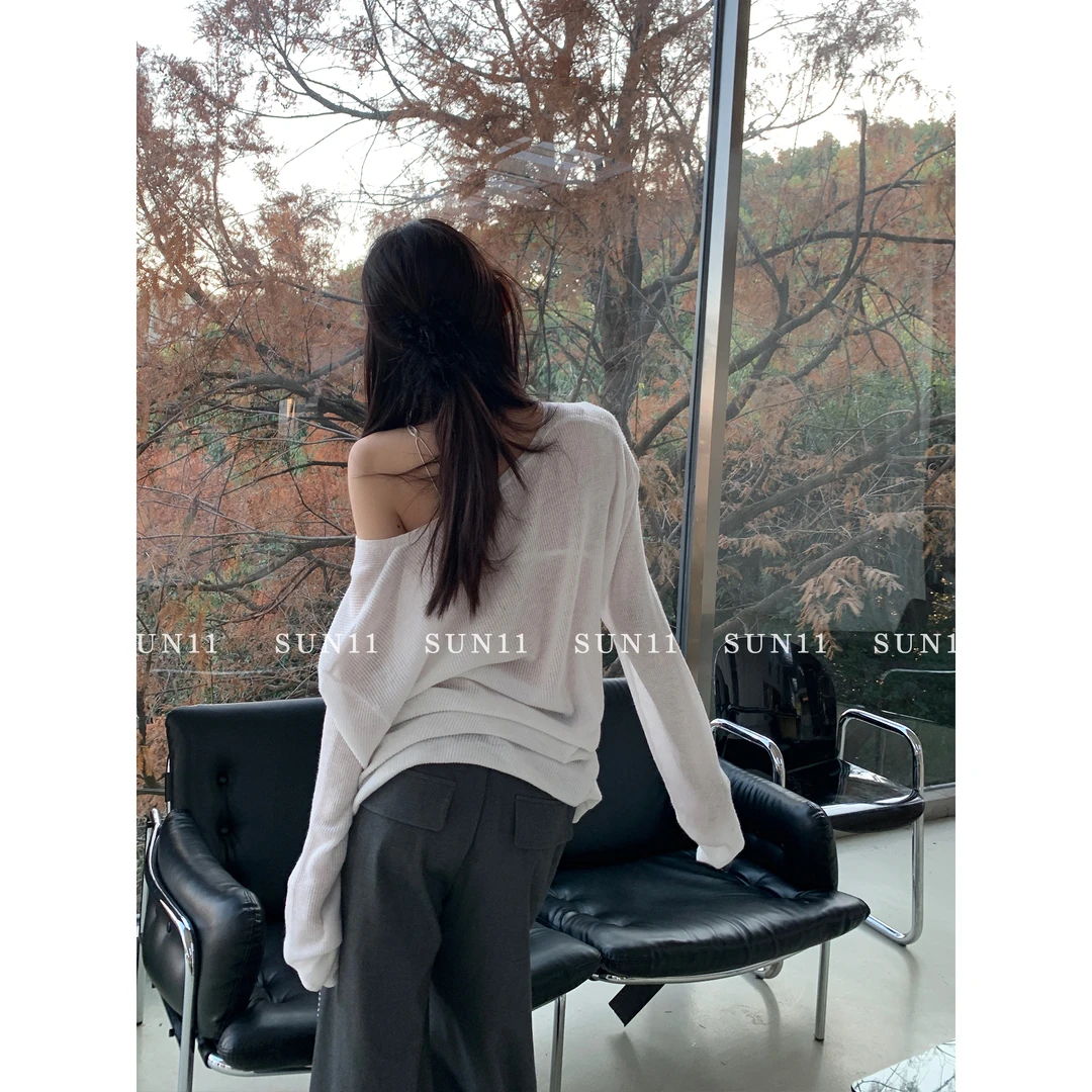 SUNONEONE纯欲风V领长袖上衣女春秋白色微透宽松针织衫HZ11177