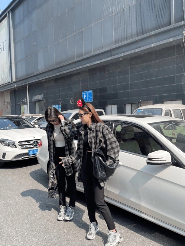 美拉德格子衬衫女2024秋装新款气质韩版宽松中长款休闲衬衣