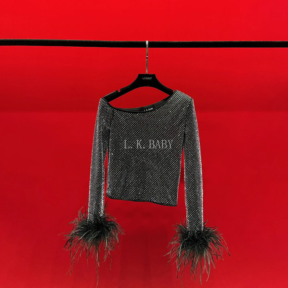 【L.K.BABY】撩人心动 时髦气质亮闪满钻sexy羽毛袖百搭斜肩上衣