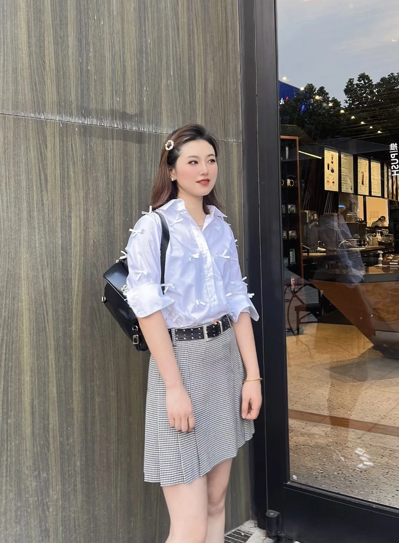 iBlues/依布鲁斯国现 立体蝴蝶结减龄百搭舒适时尚衬衫 CS0031