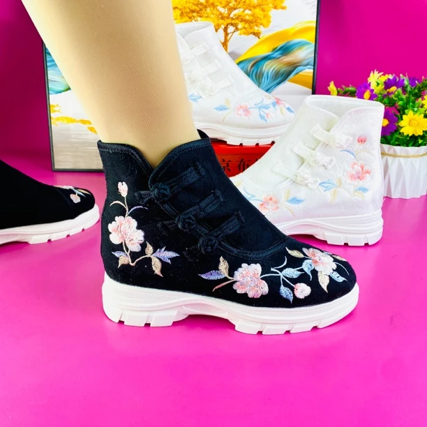 2024新款超软民族风绣花鞋老北京布鞋女内增高加绒保暖休闲旗袍鞋