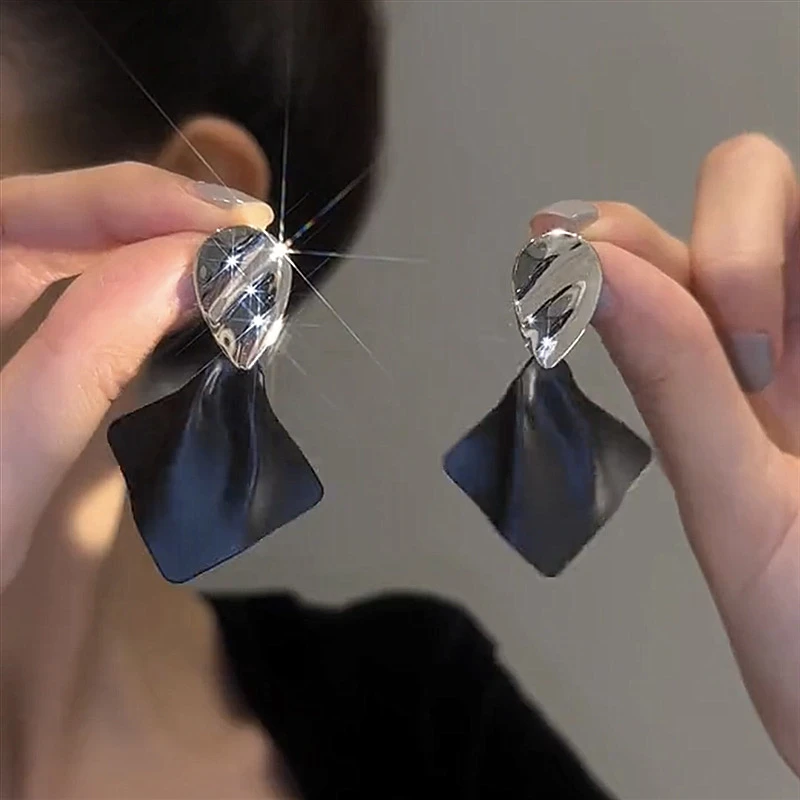 铜合金耳饰 【墨羽】创意时尚低调长款黑白色个性耳钉冷淡风百搭ins