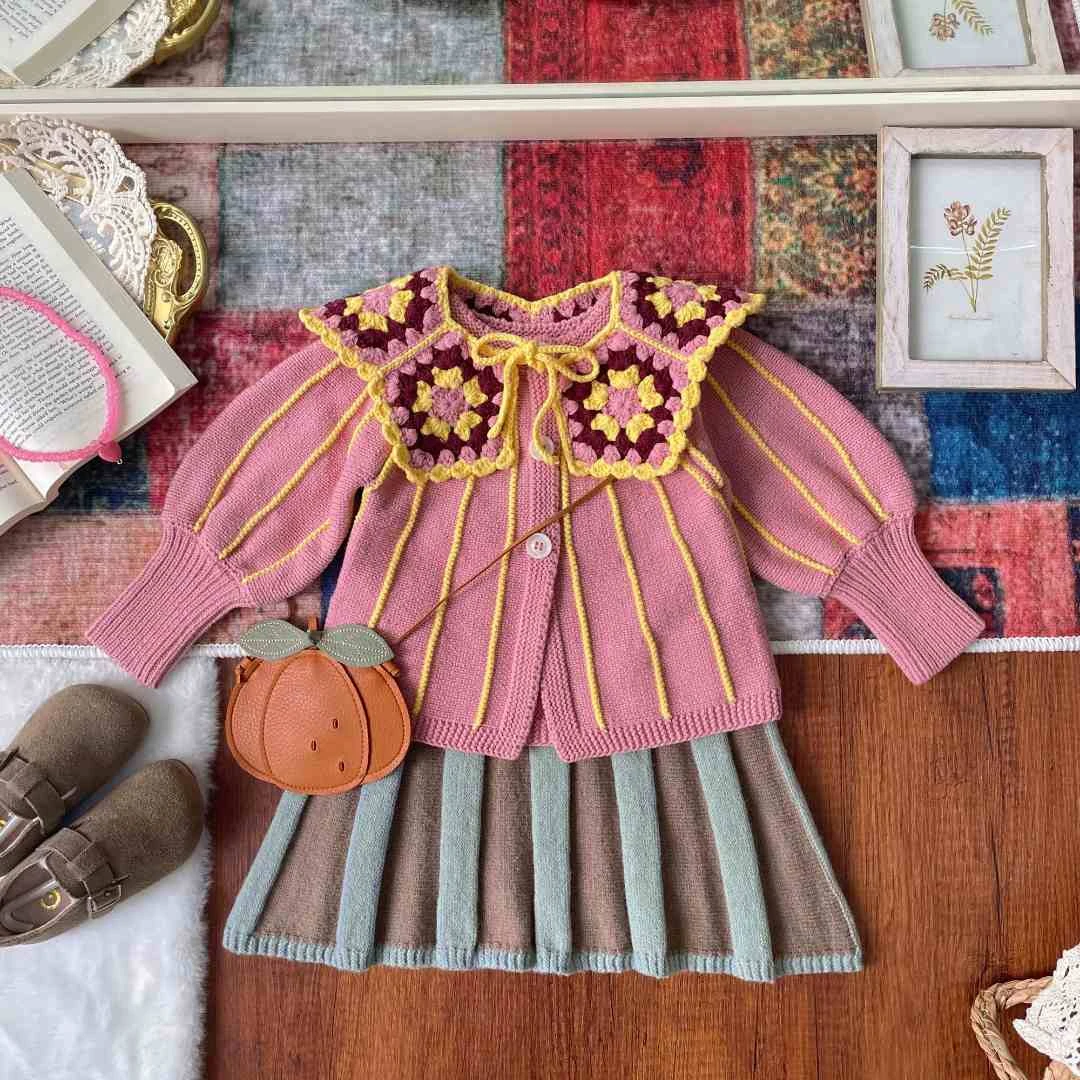 New！女童套装2024秋冬新款复古儿童手工钩花领爆米花针织开衫半裙