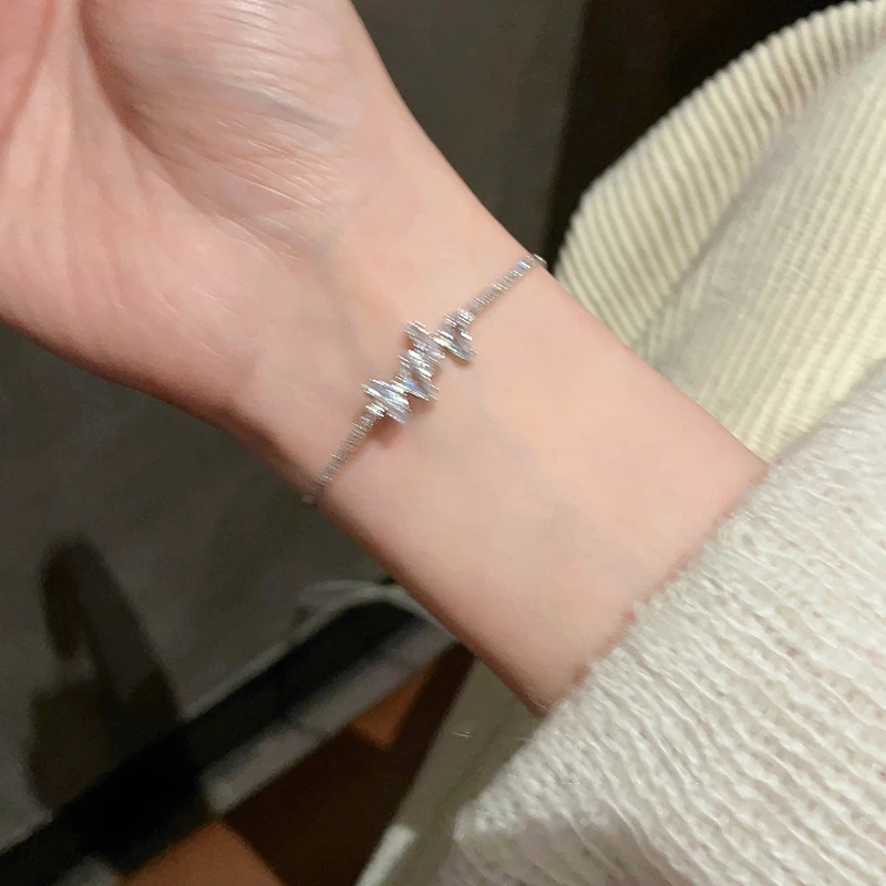 铜合金手链 轻奢蝴蝶手链女款ins小众设计网红闺蜜可调节抽拉手饰