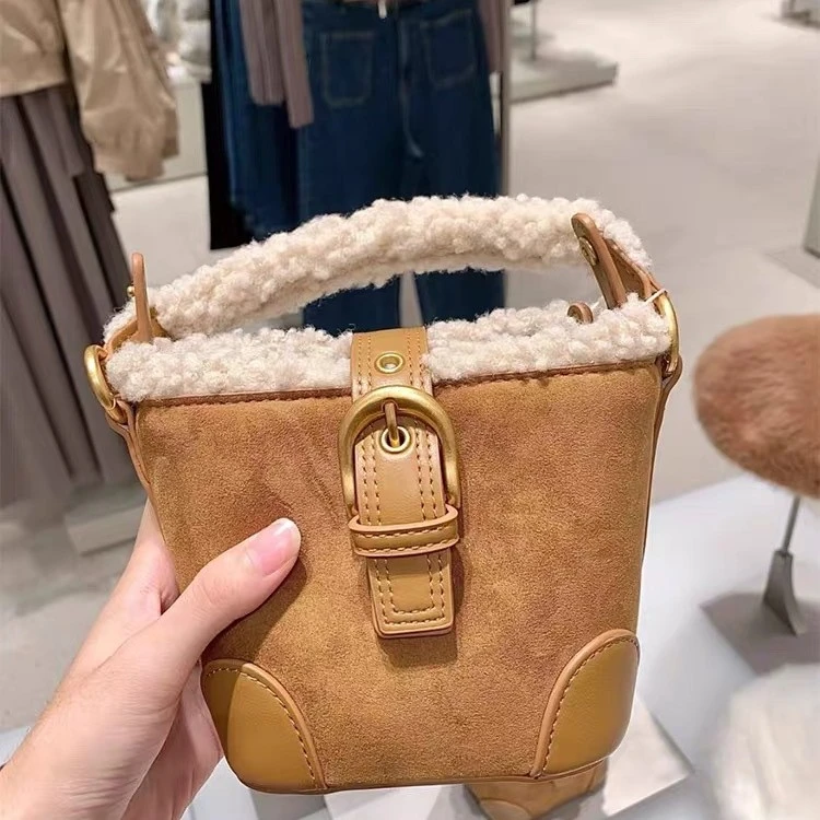 秋冬毛毛迷你水桶包美拉德绒面复古手提包2024新款单肩斜挎小包