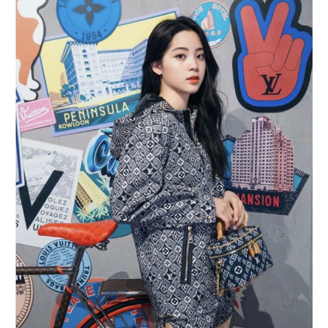 99新 LouisVuitton/路易威登 积分-100/P234448723/满印外套黑金