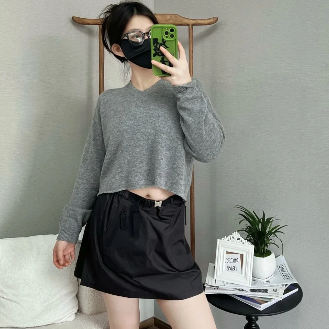 99新 MIU MIU/缪缪 P244170299/灰色短款毛衣