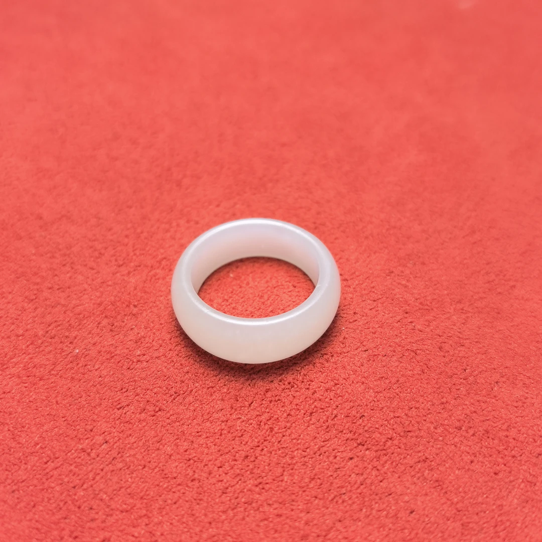 新疆和田玉籽料素圈戒指黄白种色调