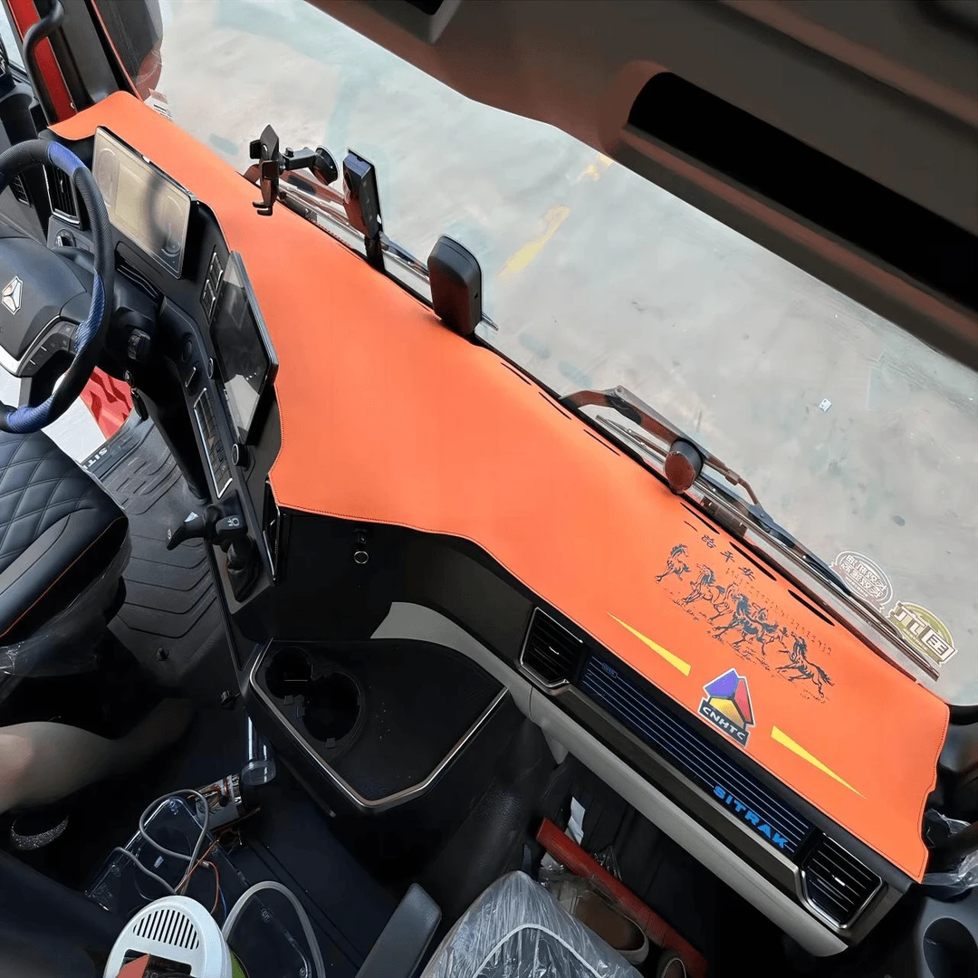 大货车超纤皮避光垫车载防滑专用解放欧曼德天乘龙汕德豪沃仪表台