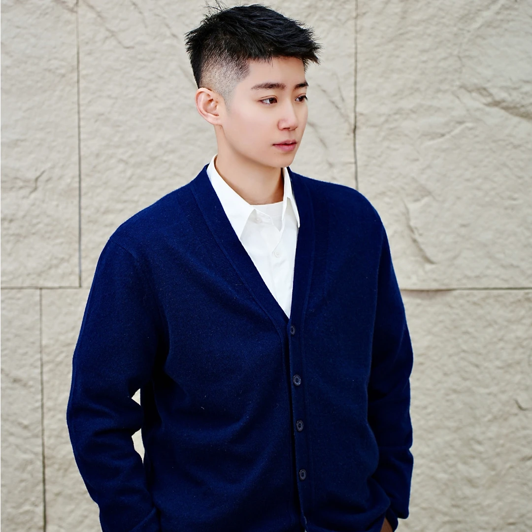 百搭款男士休闲居家V领羊绒衫