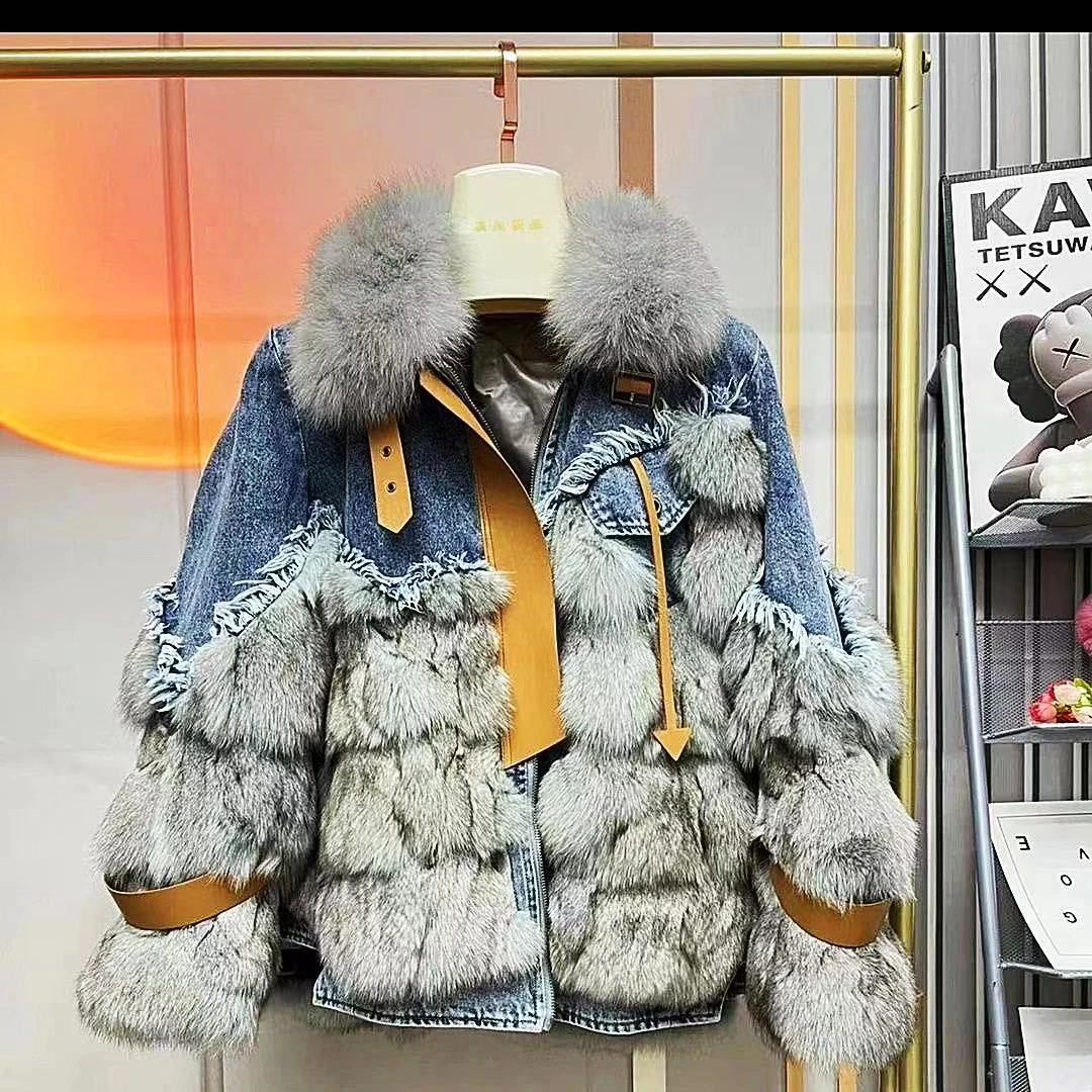 冬季新款牛仔羽绒服真狐狸毛领方领狐狸头拼接撞色年轻时尚羽绒