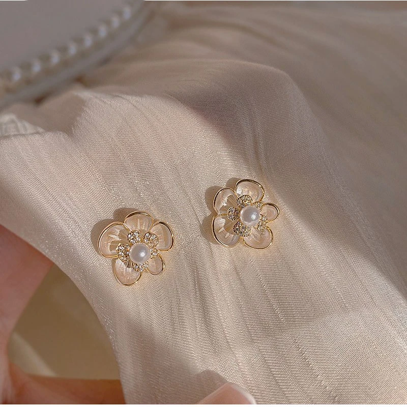 铜合金耳饰 E5383 花朵小珠珠耳钉女轻奢高级感气质名媛耳环