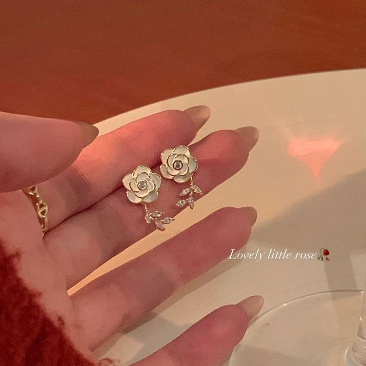 铜合金耳饰 E5906 春夏季白色山茶花耳钉女小众设计气质简约耳饰