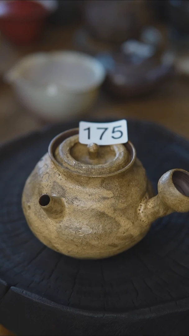 【闪购商品】陶瓷其他设计师款手工粉引侧把壶175
