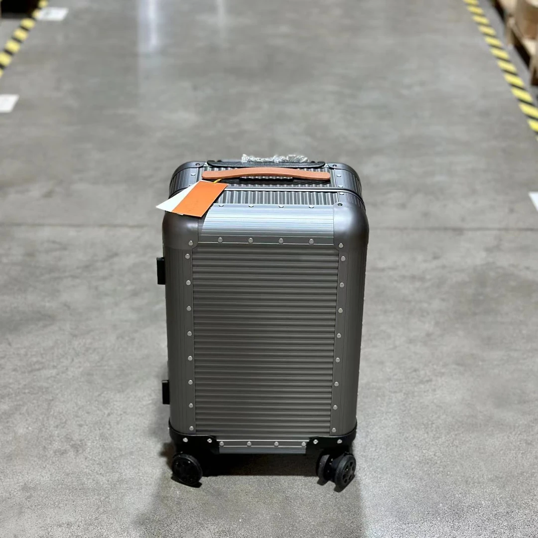 经典手工定制旅行箱标准20寸登机箱外出日用