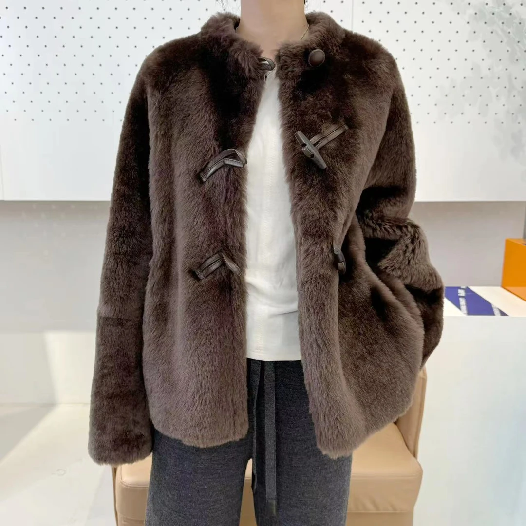 Clophilos“赫本的猫”立领牛角扣皮毛一体短款皮草外套23287