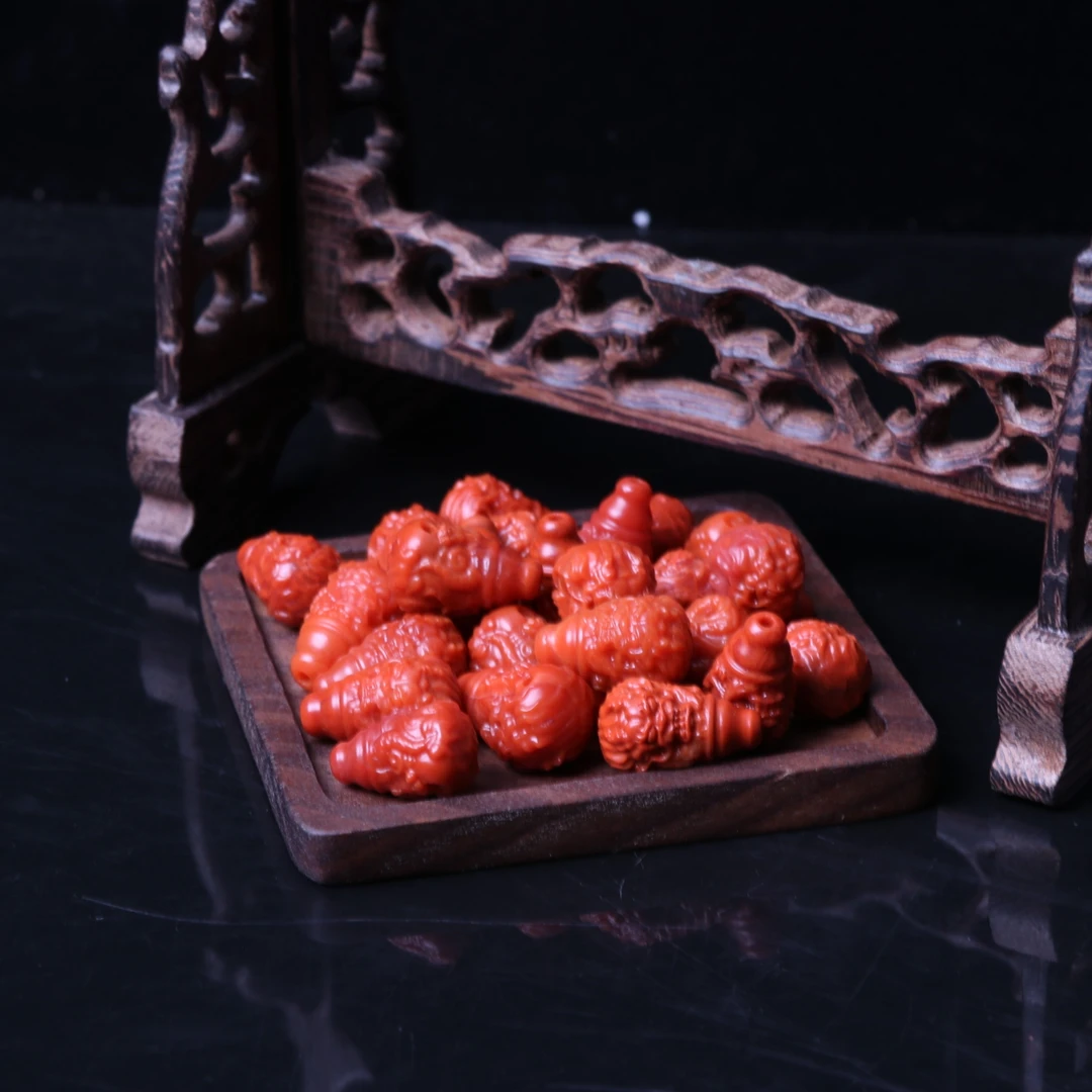 【蚂蚁珠宝】南红玛瑙13-14mm左右雕刻龙头三通配饰一个v046