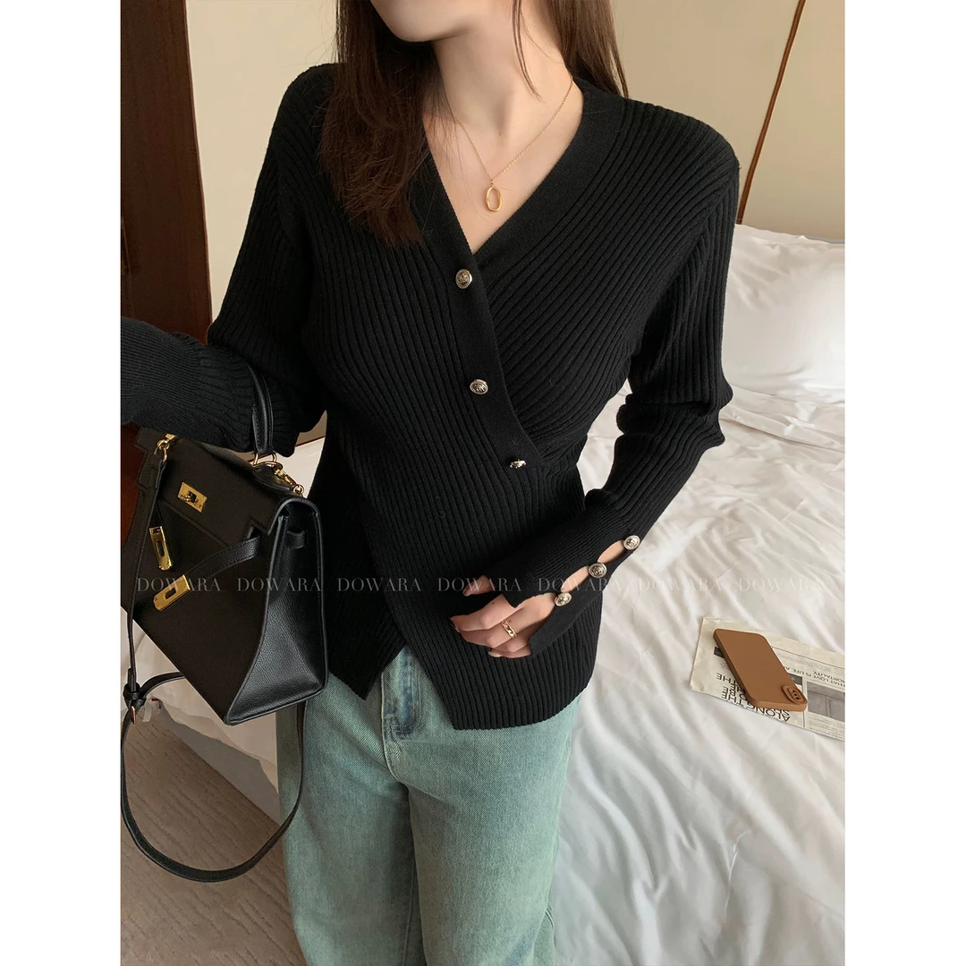 现货大婉酱微胖定制黑色毛衣新款秋款设计感气质显瘦V领上衣5694D