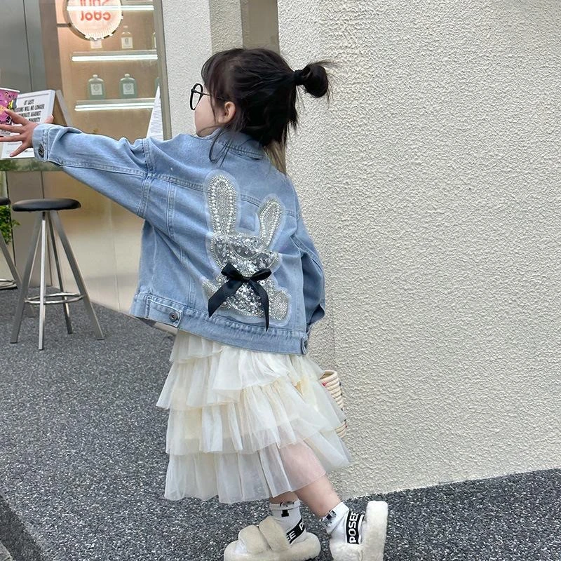 女童韩系牛仔外套春秋款2023新款洋气时髦可爱兔子春季出游炸街上