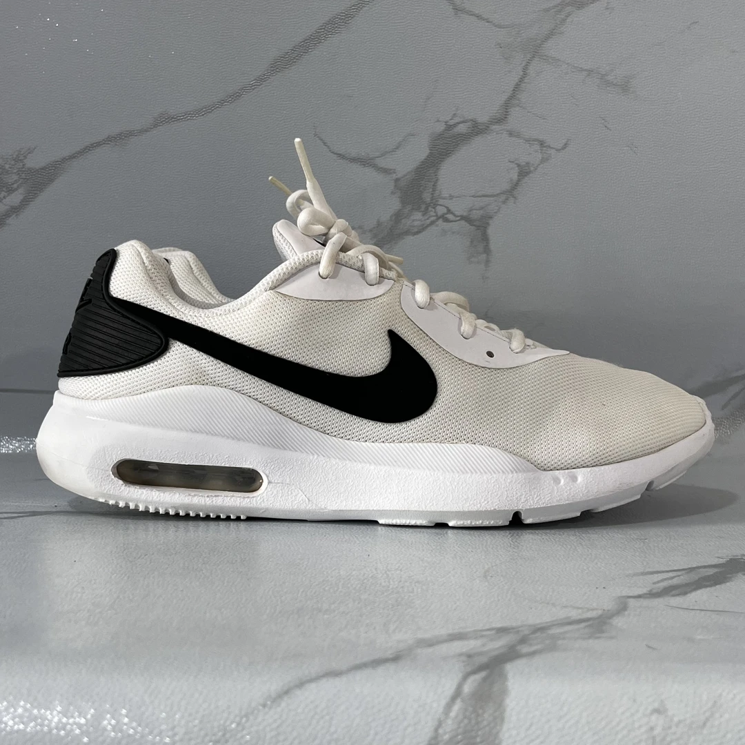 41码Nike 气垫休闲鞋 白黑 公价599 二手/90新