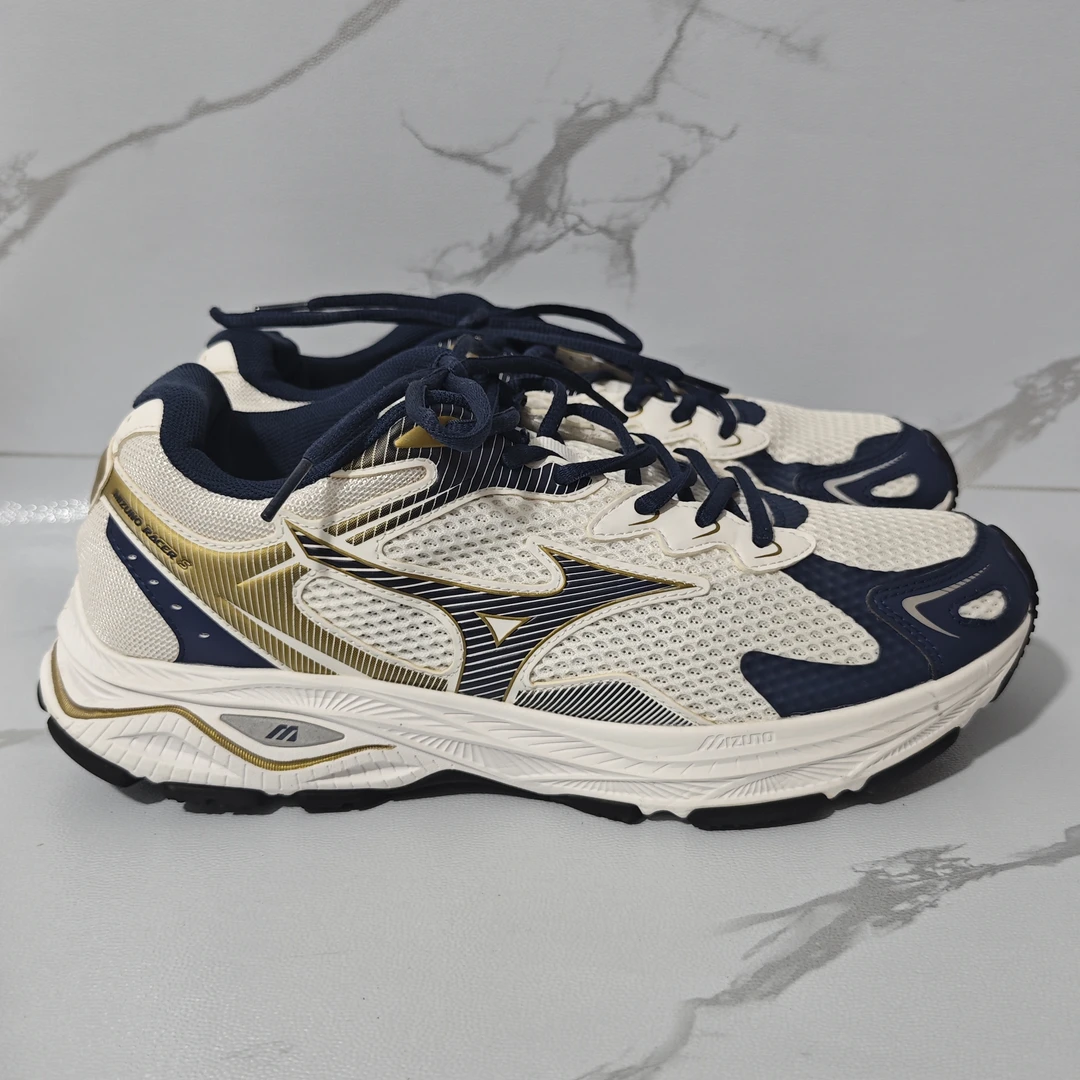44码Mizuno 跑鞋 白色/暗蓝/金色 公价558 二手/90新