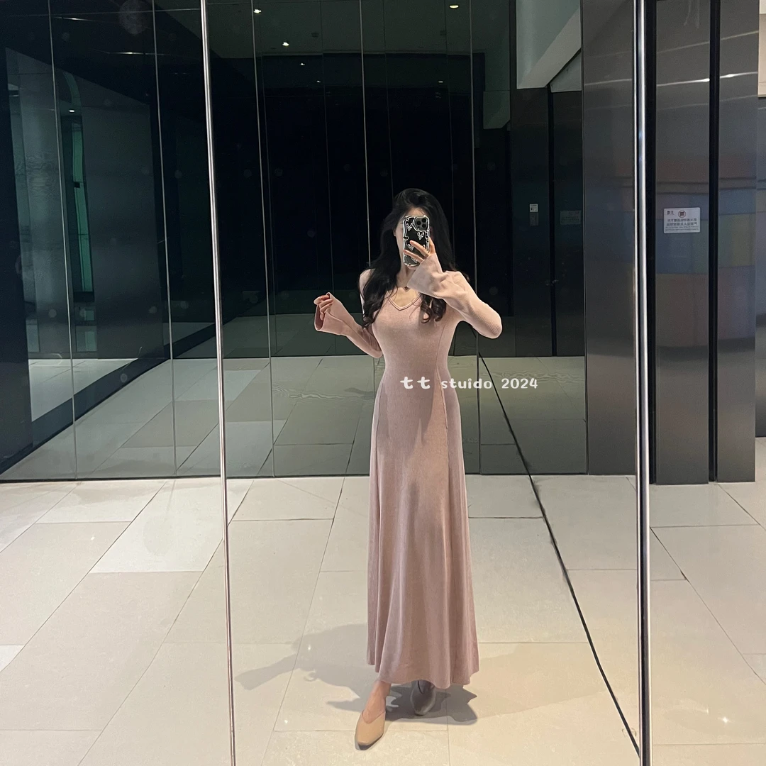 七七【冬日首尔】气质V领内搭打底收腰显瘦秋冬连衣裙长裙女Q2212